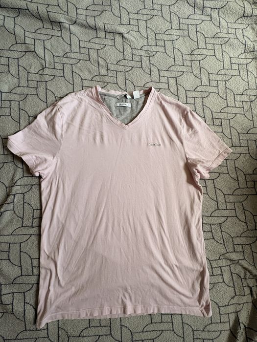 Продам фудболку чоловічу від бренду Calvin Klein