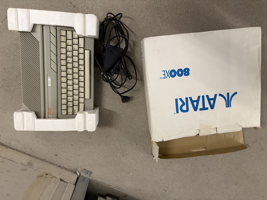 Atari 800XE w pudełku + styropian + zasilacz, sprawny