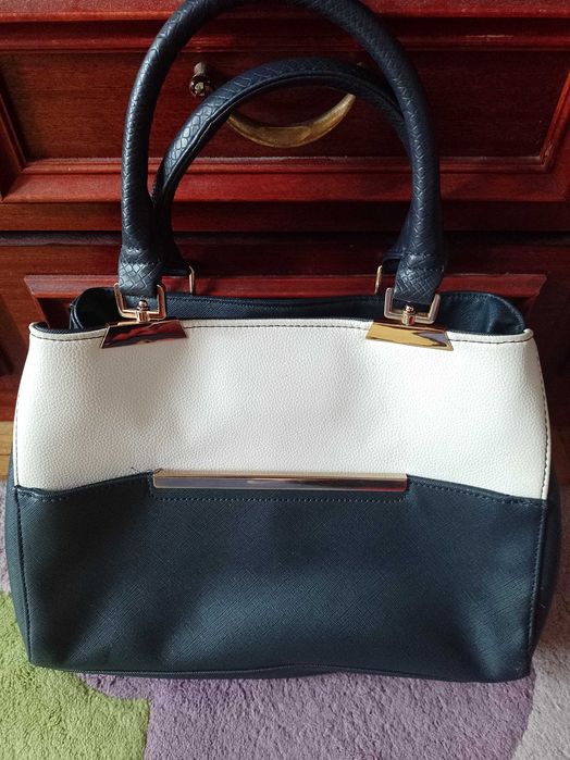 Torebka damska listonoszka elegancka do teatru