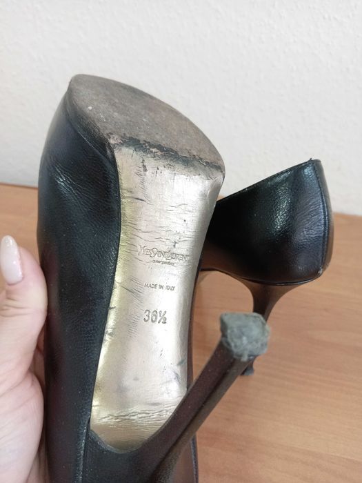 Оригінальні туфлі Louis Vuitton під реставрацію