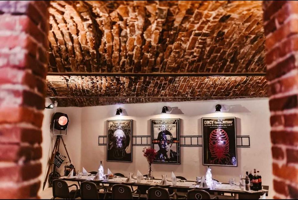 Imprezy okolicznościowe KINOMAN CLUB Kalisz lokal do wynajęcia na wyłączność urodziny 18 - tki