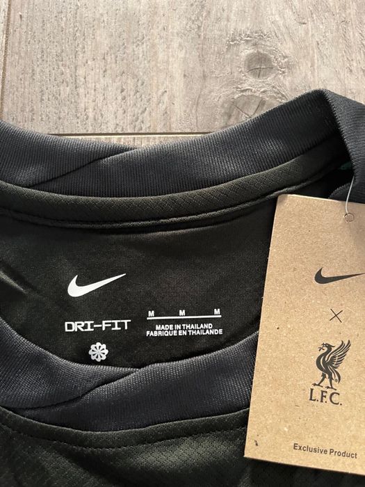 Nowa czarna koszulka Liverpool Salah M