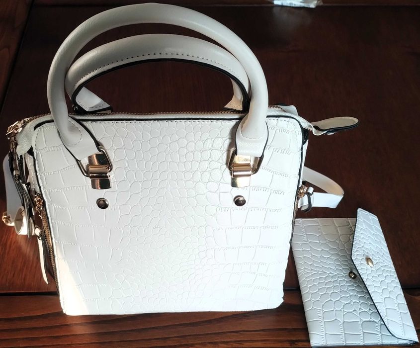 Conjunto Mala + Carteira Pele Branco Dourado Senhora