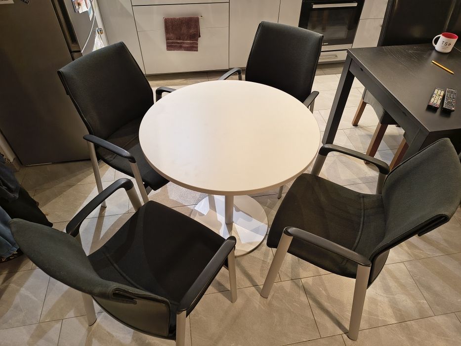 Stół z 4 krzesłam, solidne, meble ogrodowe, stan bardzo dobry.