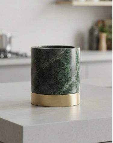 Base para Garrafa de Vinho em Mármore Verde Esmeralda com Aro Dourado