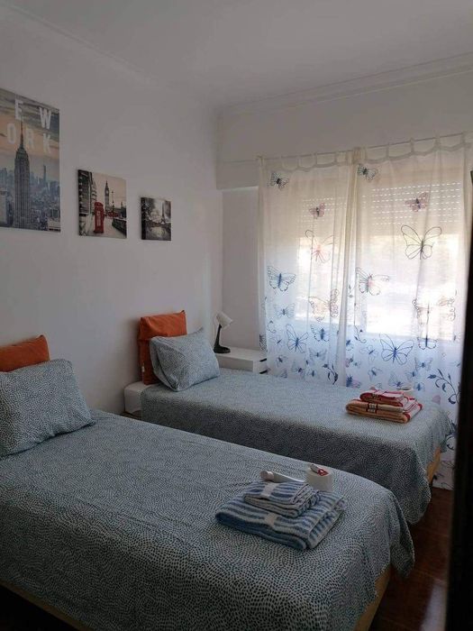 Arrenda se quarto para uma ou duas pessoas.