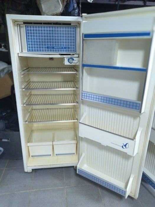 ПРОДАМ робочий холодильник з можливою доставкою