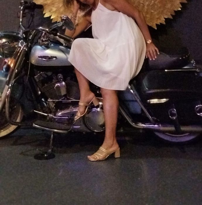 Vestido alsa plissado branco tamanho M elegante