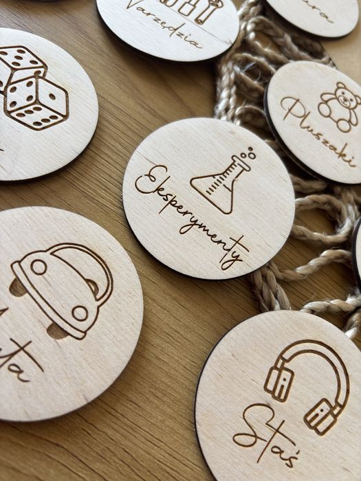 Drewniane plakietki na pojemniki trofast / tabliczki