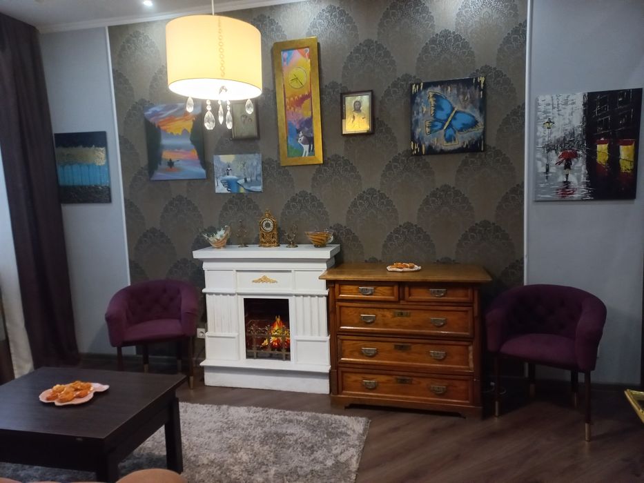 Здається кімната в 2х кімнатній квартирі в центрі. Для дівчини!