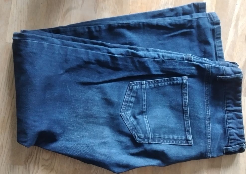 Granatowe jeansy w rozmiarze L