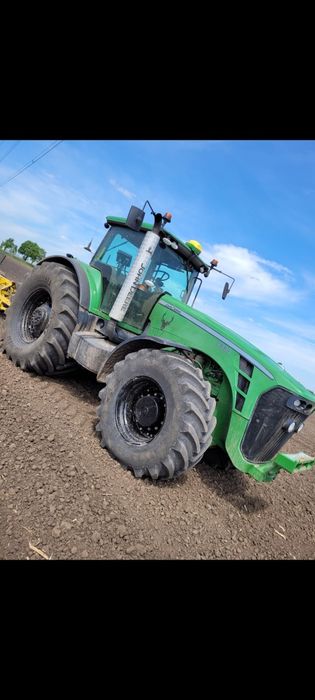 Ciągnik John Deere 8330