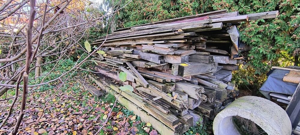 Drzewo belki krokwie deski po rozbiórce