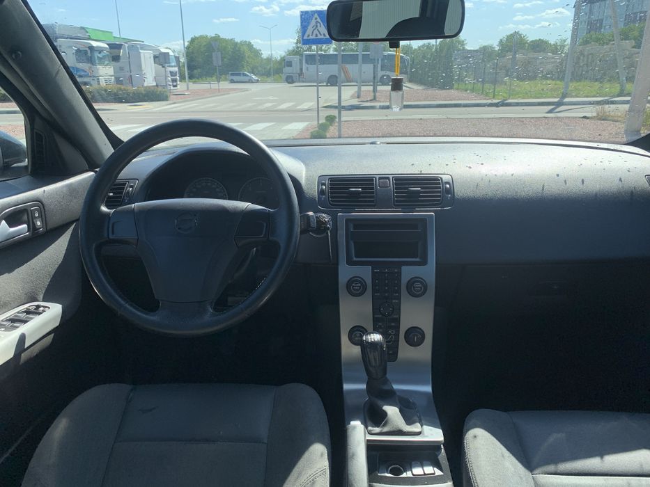 Volvo v50.