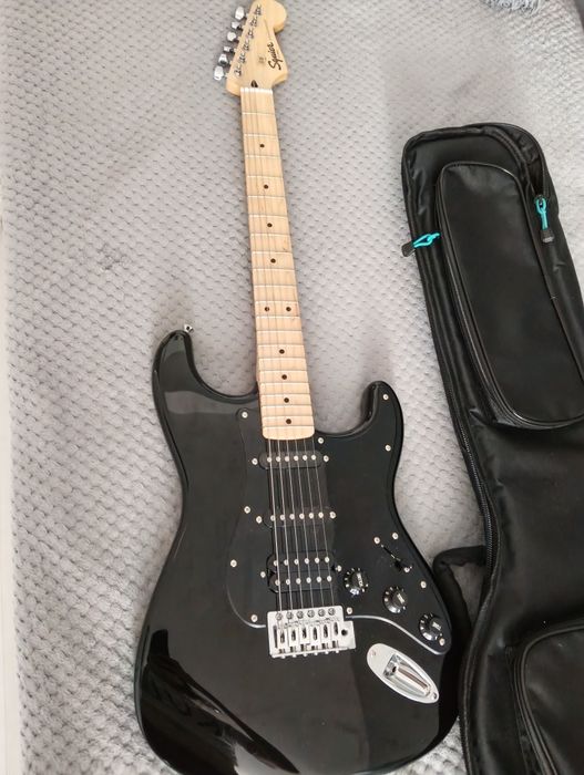 CAŁY ZESTAW Gitara elektryczna  Fender Squier Sonic Stratocaster  + pokrowiec + kabel + piec