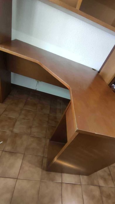 Secretária e Estante