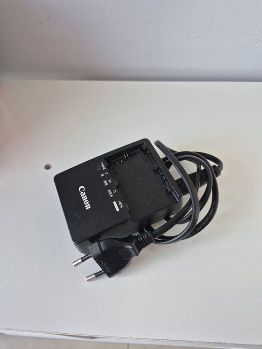 Canon 70D + 2 lentes + flash externo + carregador de bateria