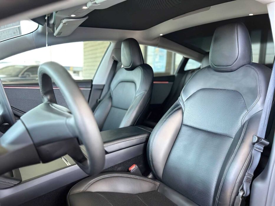 Tesla Model 3      2025