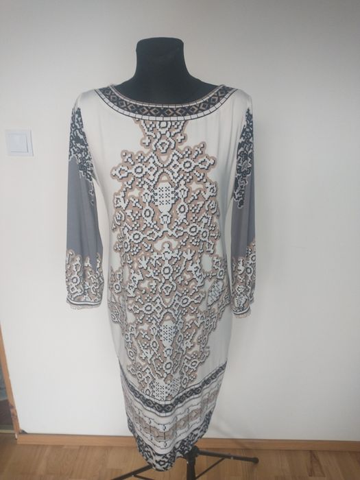 Sukienka we wzory roz L