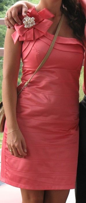 Sukienka na jedno ramię