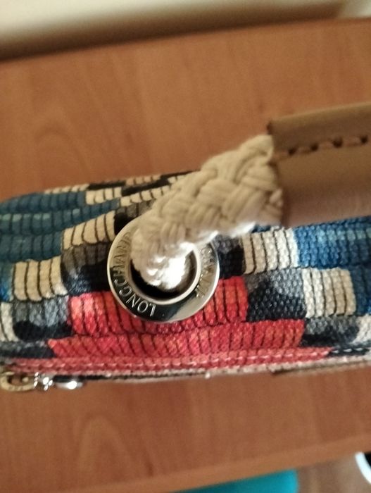 Маленька текстильна сумочка від бренду Longchamp