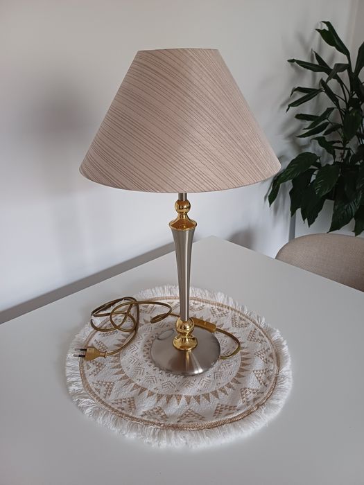 Lampka stołowa w kolorach różu, złota i srebra