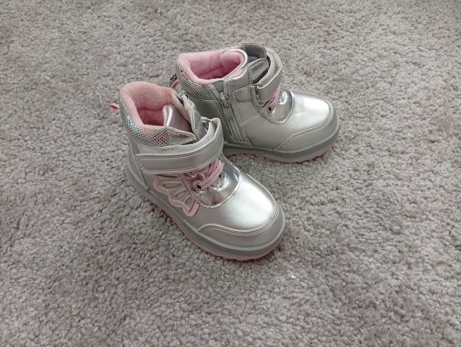 Sprzedam nowe buciki dla dziewczynki