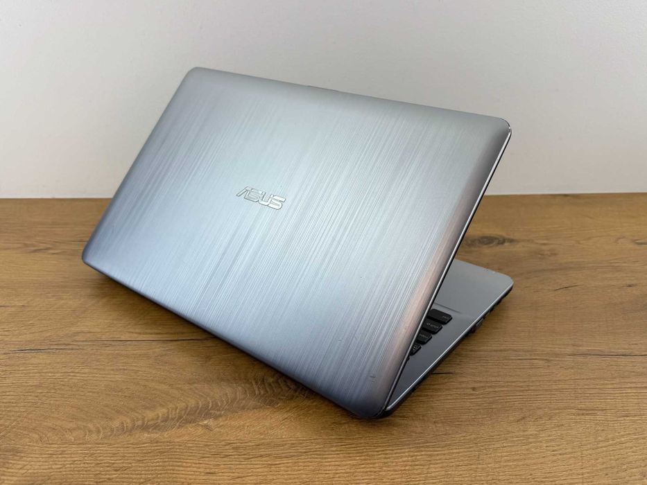 1340. Laptop ASUS 15 cali. Dysk SSD, INTEL 4 RDZENIE 2.40GHz, Win. 10