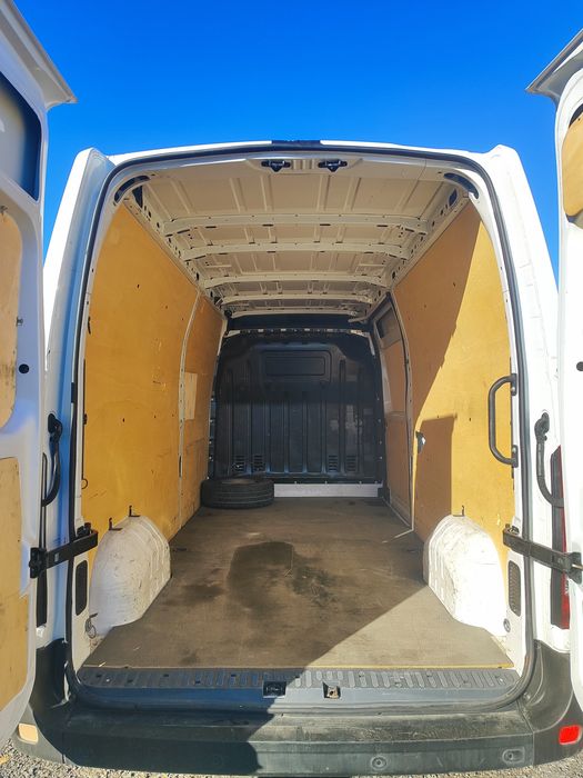 Wynajem wypożyczalnia busów dostawcze blaszanka