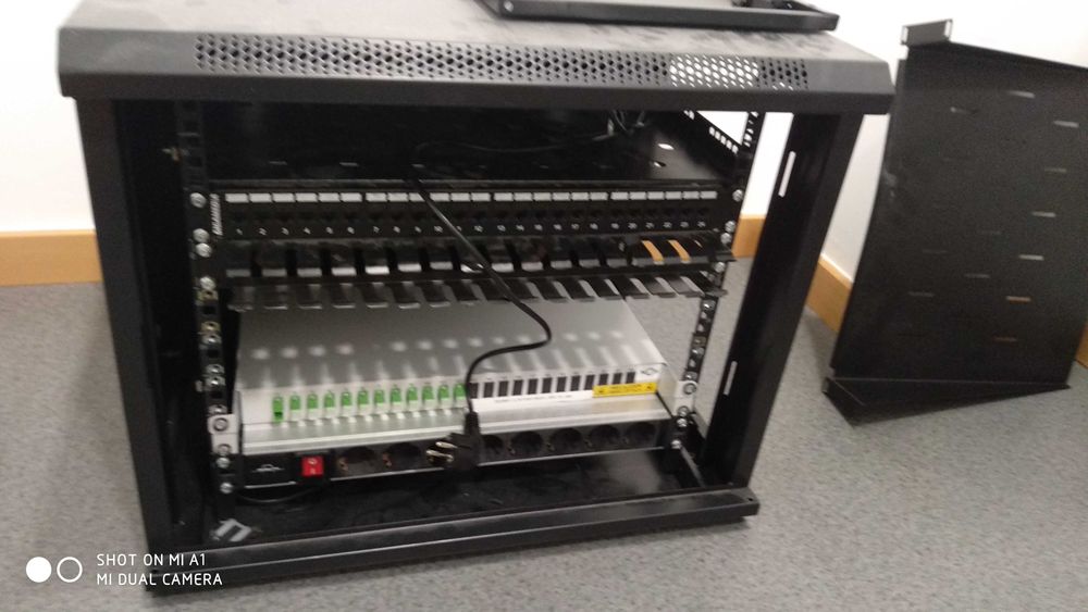 Bastidor para servidor praticamente novo