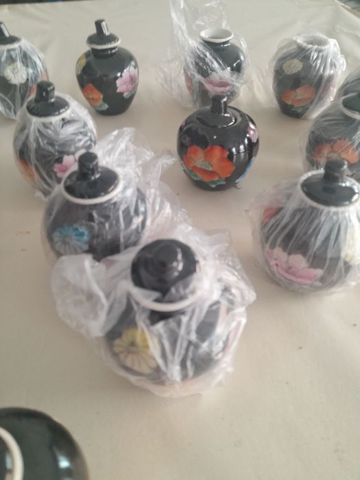 18 Potes miniaturas pintados á mão (novos)