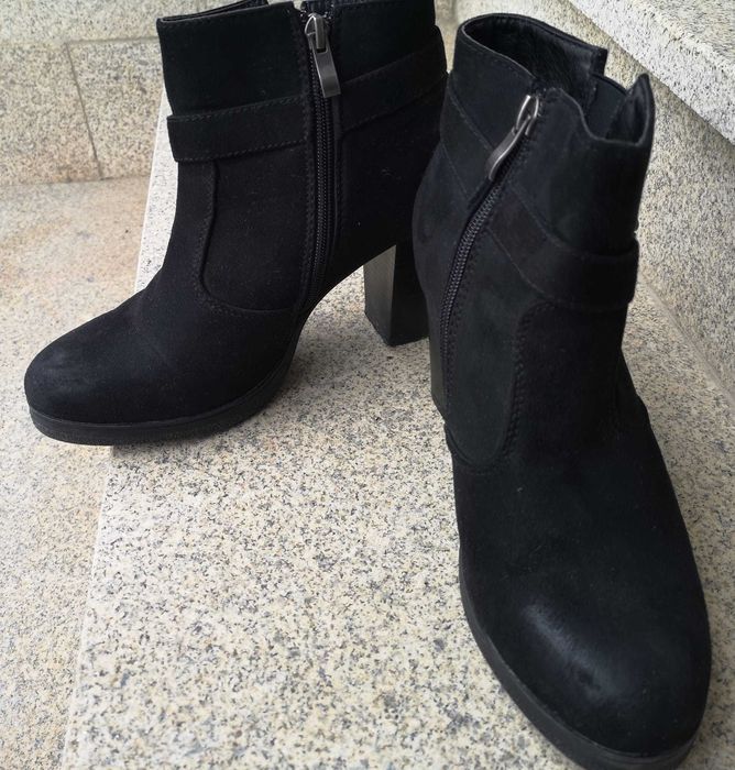 Botas pretas tamanho 40