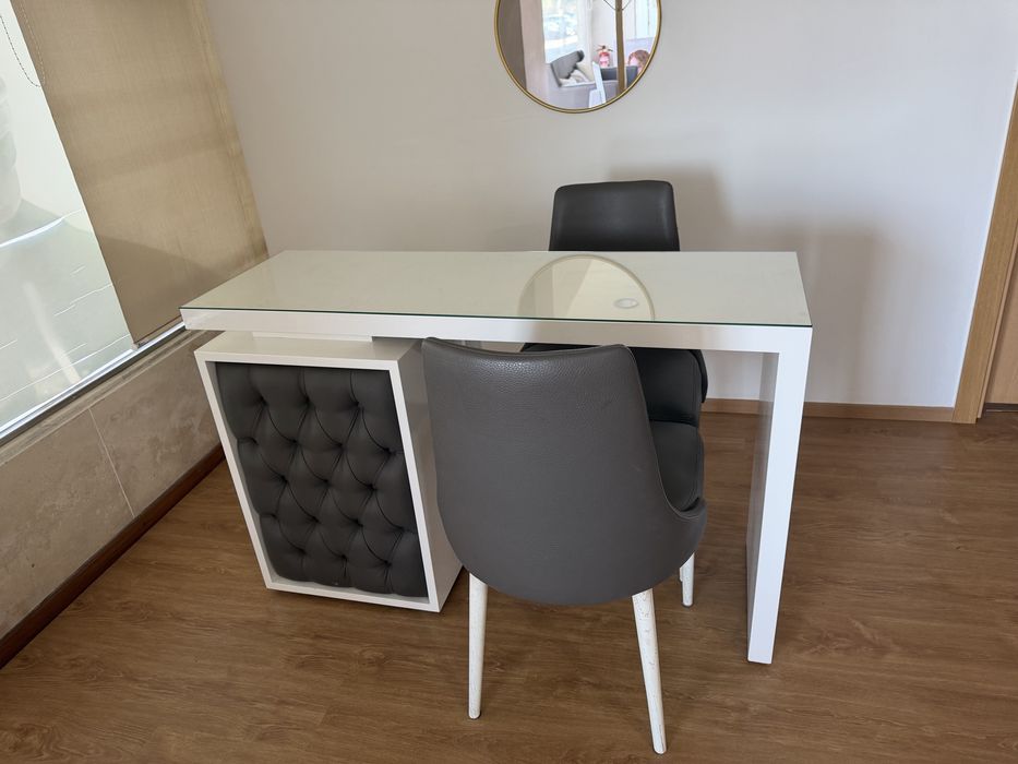 Mesa de manicure, valor negociável