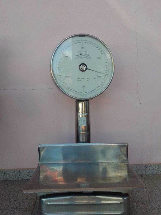 Medines Scale in Good Condition64739303053441121