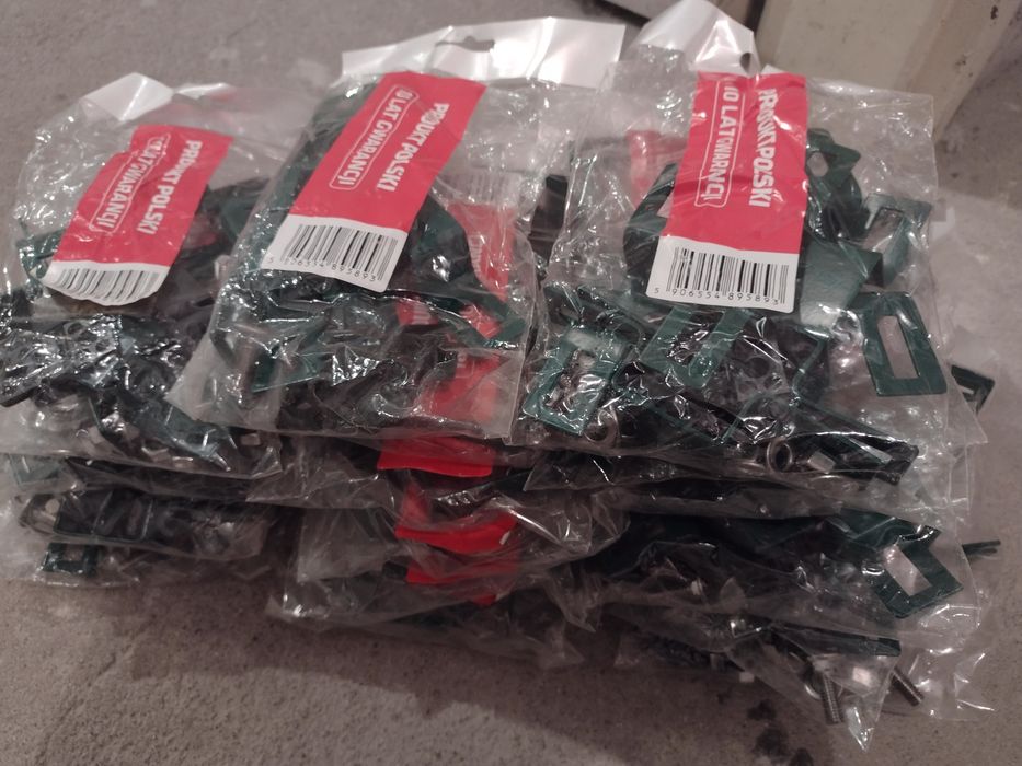 Obejma pośrednia do paneli ogrodzeniowych