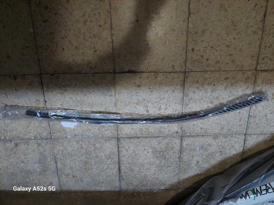 Resguardo de motor e batente em borracha para capot. Fiat Punto HLX.
