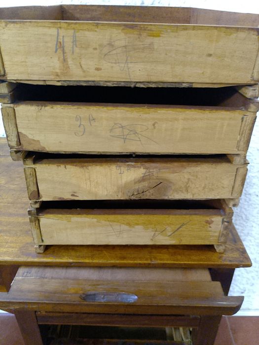 Secretària antiga em madeira