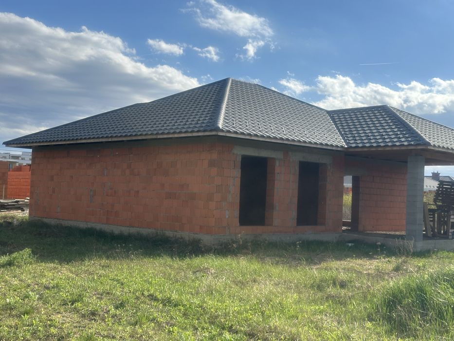 Продається американка на етапі будівництва в хорошій локації