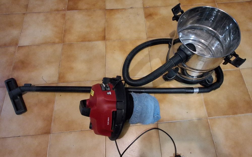 Aspirador Einhell de pó e liquidos