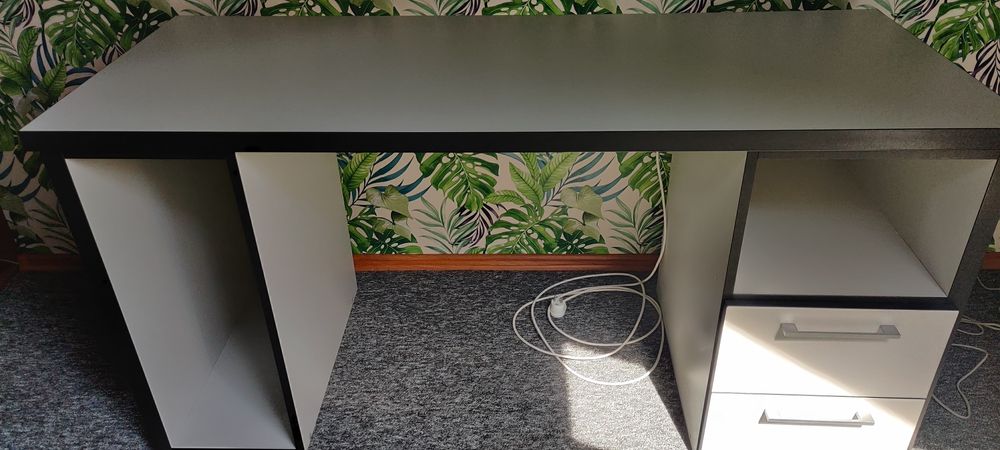 Duże solidne biurko z szufladami 65*160