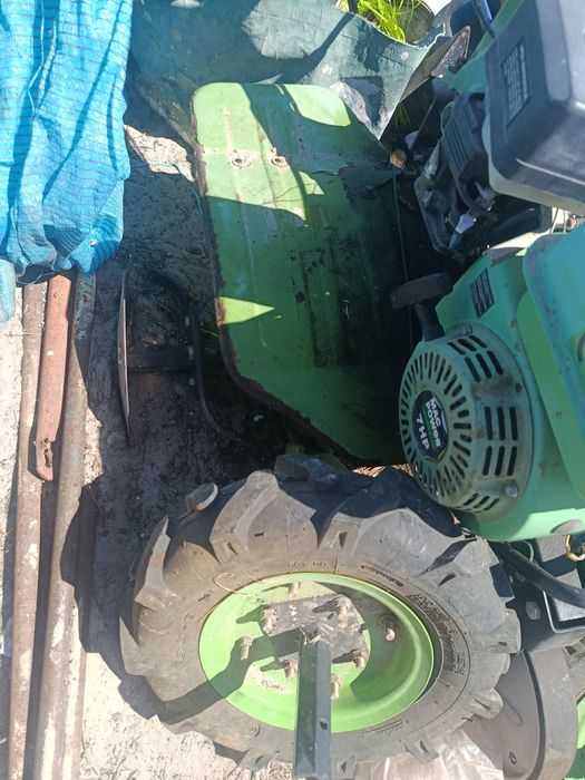 Segue pra venda minha moto enxada nova nova só precisa dar uma afirmação e por a trabalhar