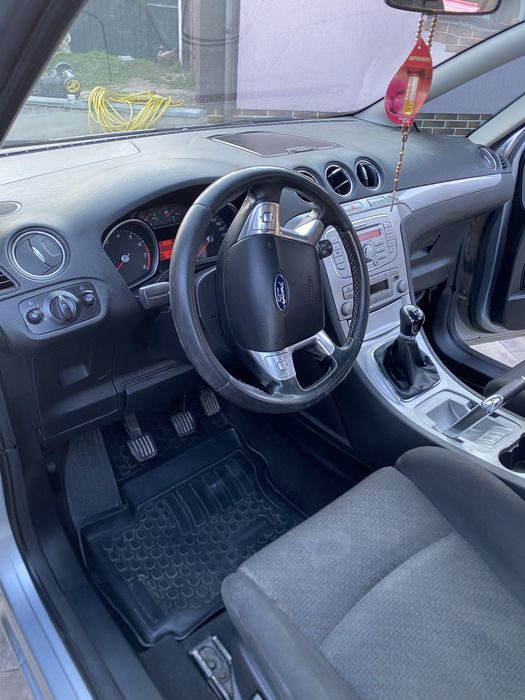 Продам машину Ford s-max