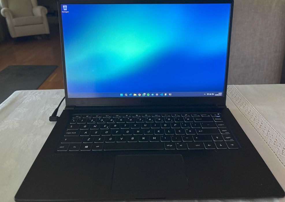 MSI Modern 15 A10M | i7 | 32 GB RAM | 512 GB SSD | Intermittent Keyboard64553239414147121