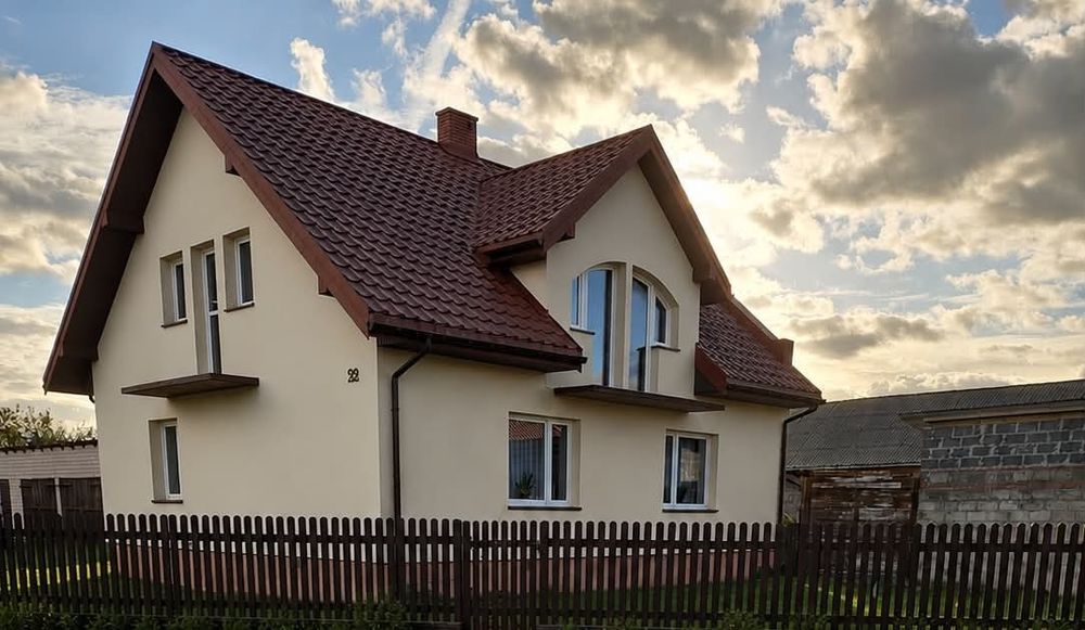 Dom z poddaszem użytkowym (gospodarstwo), dużą działką i zabudowaniami