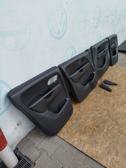 Дверні карти VW Amarok