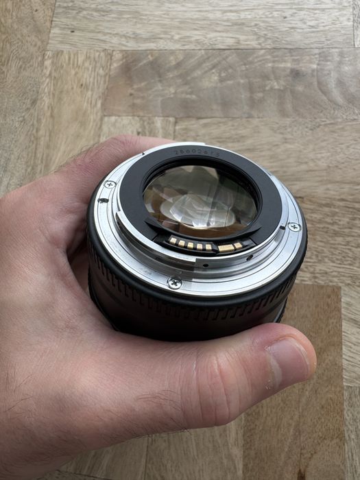 Canon EF 85mm f1.8
