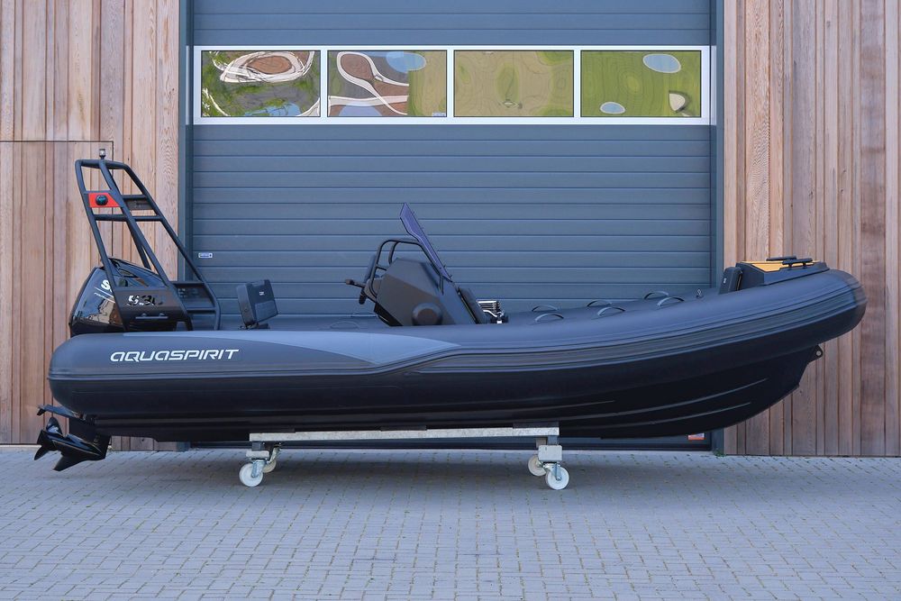 Łódź motorowa Spirit S530 CC – Kompaktowa, Zwrotna i Wszechstronna!