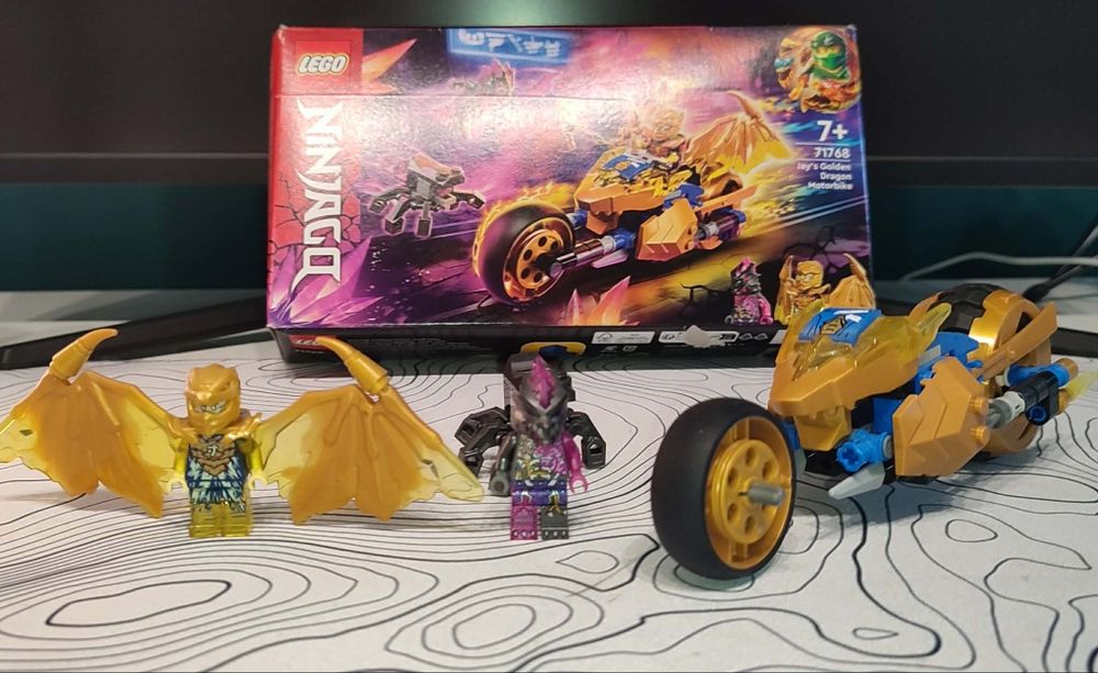 LEGO Ninjago 71768 złoty smoczy motocykl Jaya