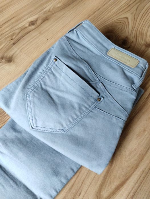 Jeansy damskie jasnoniebieski 36