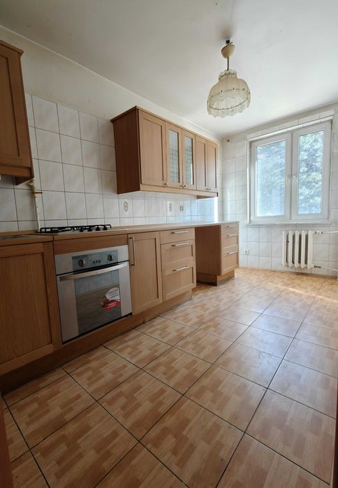 Na sprzedaż mieszkanie dwupokojowe 47 m kw. Parter dwa pokoje duża piwnica niski blok osiedle Kalinowe.